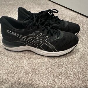 Good as new, ASICS Gel-Flux 5 Women’s Size 11 Running sneaker